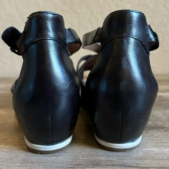 Dansko Vivian Gladiator Sandal Womens Shoes size 7.5 US