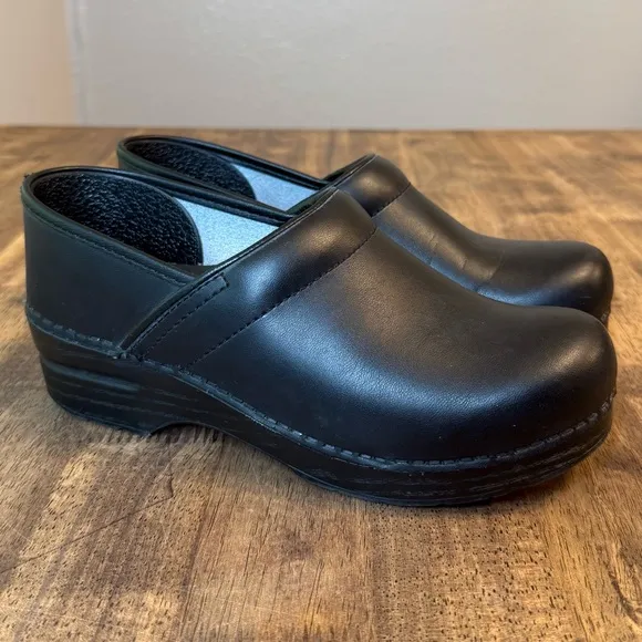 Dansko Women's Cabrio Leather Professional Clog Slip-On Heel Shoe Black Size 39