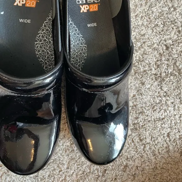 Dansko XP 2.0 WIDE black patent leather slip on clogs size 41 US 10.5-11