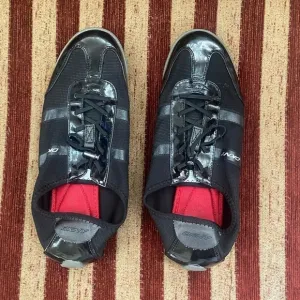 DKNY black athletic slip on shoes with toggle closure. Worn twice 8.5
