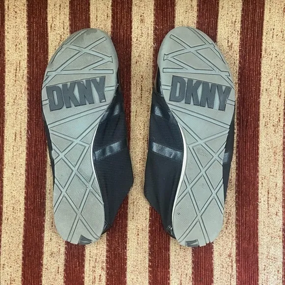 DKNY black athletic slip on shoes with toggle closure. Worn twice 8.5