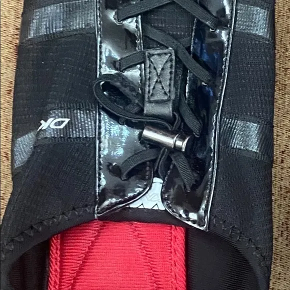 DKNY black athletic slip on shoes with toggle closure. Worn twice 8.5