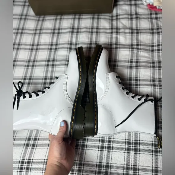 Doc Martens 1460 White PatentLeather Original Contraction Hi/Shine Boots NWOT 11