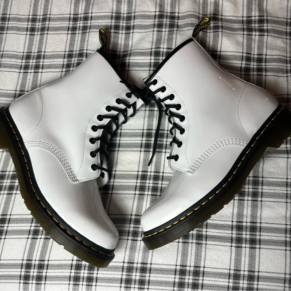Doc Martens 1460 White PatentLeather Original Contraction Hi/Shine Boots NWOT 11