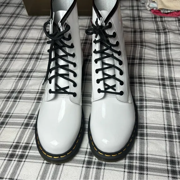 Doc Martens 1460 White PatentLeather Original Contraction Hi/Shine Boots NWOT 11