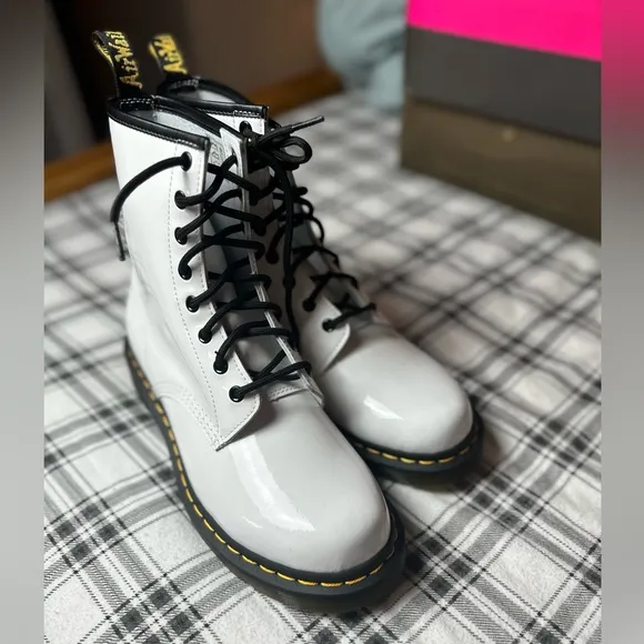 Doc Martens 1460 White PatentLeather Original Contraction Hi/Shine Boots NWOT 11