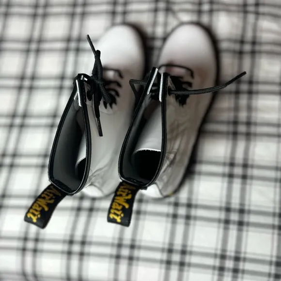 Doc Martens 1460 White PatentLeather Original Contraction Hi/Shine Boots NWOT 11