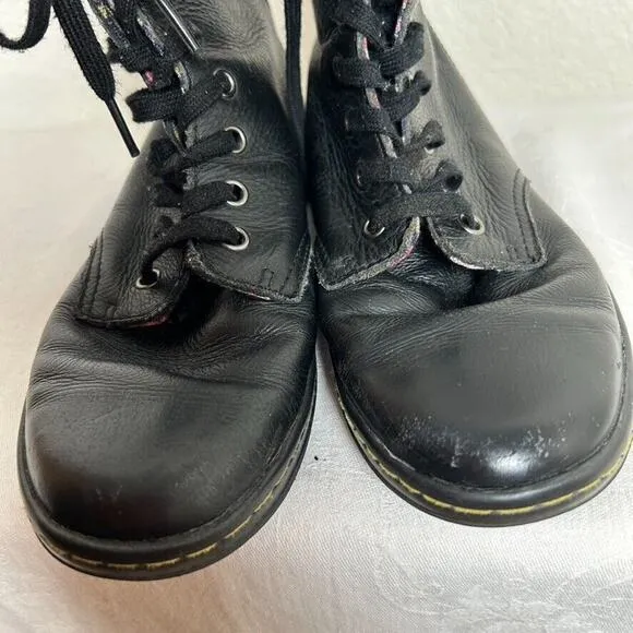 Doc Martens Air Wair Stratford Womens Sz 7 High top flat boots Bohemian Grunge