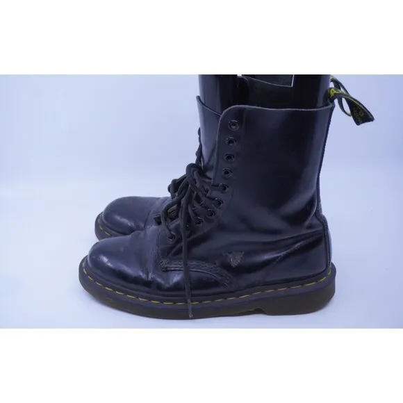 DOC MARTENS &quot;The Original&quot; Women's Size 6 Boots Air Wair With Bouncing Soles