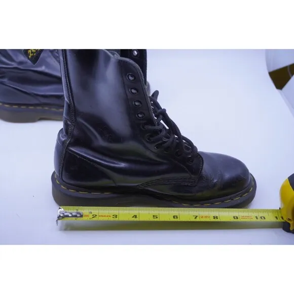 DOC MARTENS &quot;The Original&quot; Women's Size 6 Boots Air Wair With Bouncing Soles