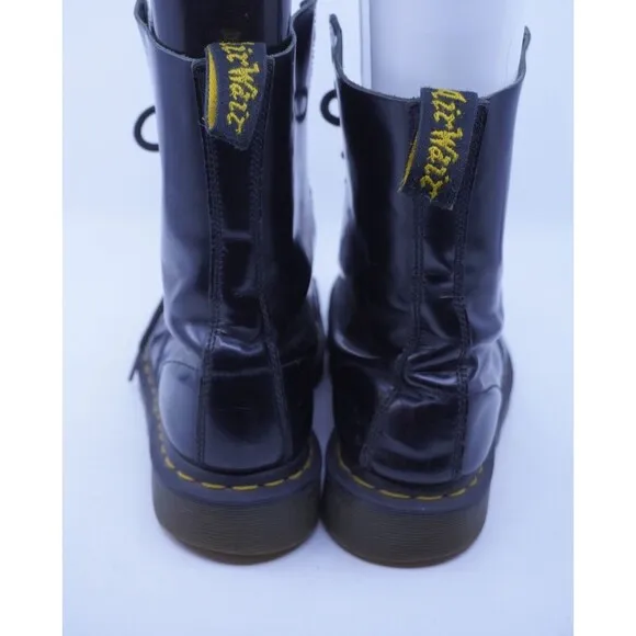 DOC MARTENS &quot;The Original&quot; Women's Size 6 Boots Air Wair With Bouncing Soles