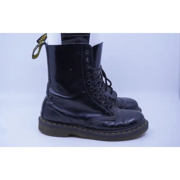 DOC MARTENS &quot;The Original&quot; Women's Size 6 Boots Air Wair With Bouncing Soles