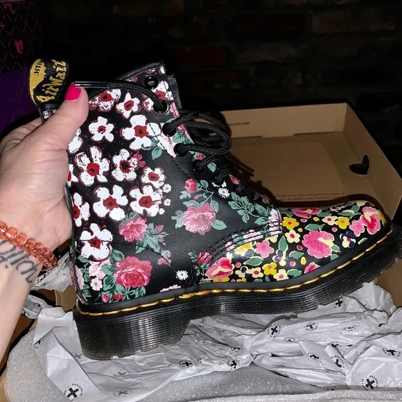 DOC MARTENS PASCAL 1460 COMBAT ANKLE BOOTS SIZE 5 M LACES FLORAL