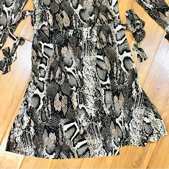 Donna Morgan snakeskin animal wrap style knee length dress large 14 work…