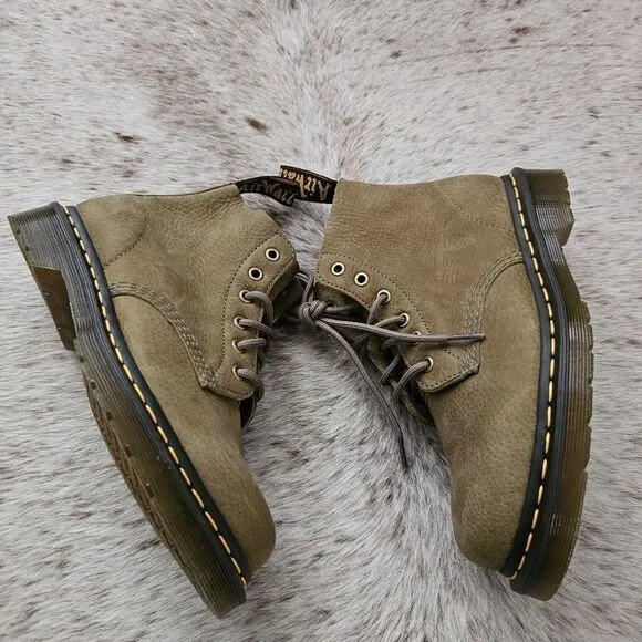 Dr. Martens 101 Tumbled Nubuck Leather Ankle Boots in Olive Women's Size 8 NEW
