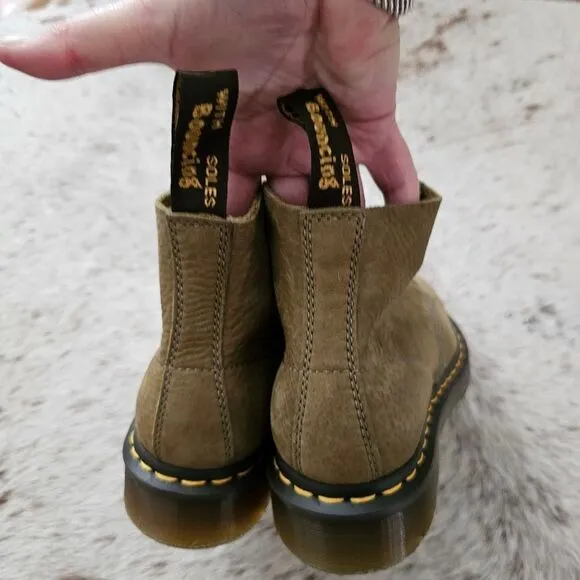 Dr. Martens 101 Tumbled Nubuck Leather Ankle Boots in Olive Women's Size 8 NEW