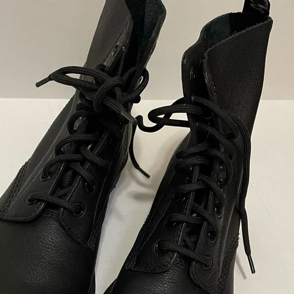 Dr. Martens 1460 Pascal women’s mono lace up boots