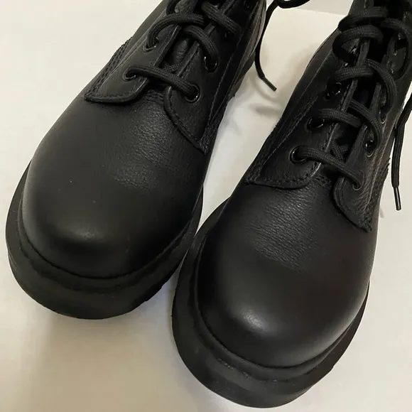 Dr. Martens 1460 Pascal women’s mono lace up boots