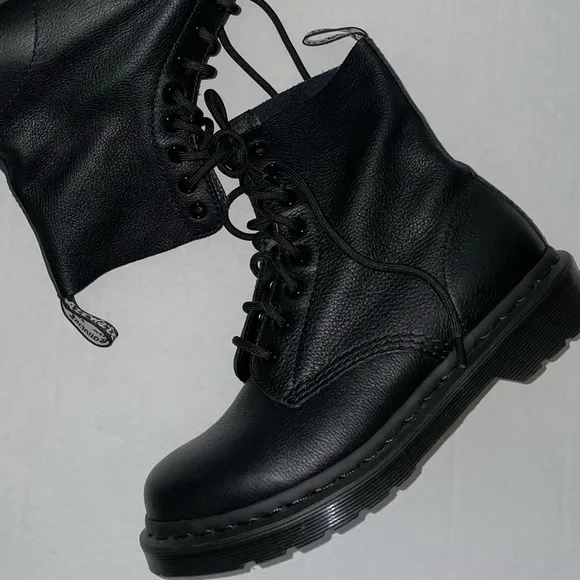 Dr. Martens 1460 Pascal women’s mono lace up boots