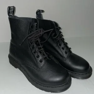 Dr. Martens 1460 Pascal women’s mono lace up boots