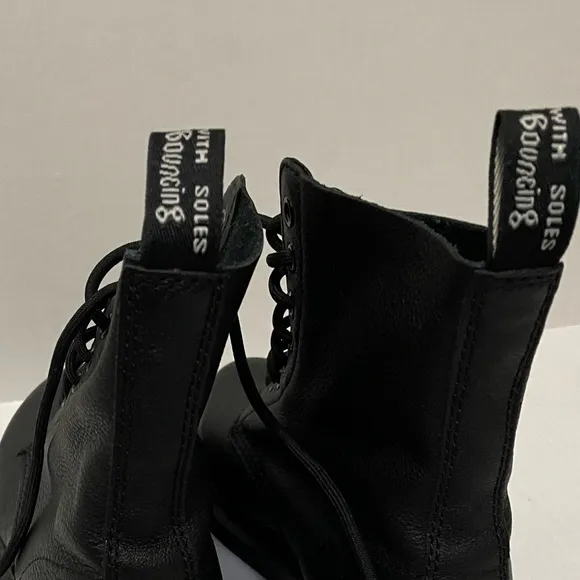 Dr. Martens 1460 Pascal women’s mono lace up boots