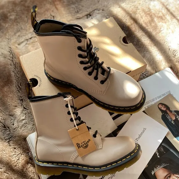 Dr. Martens 1460 Smooth Lace-Up Boots