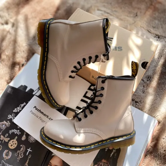 Dr. Martens 1460 Smooth Lace-Up Boots