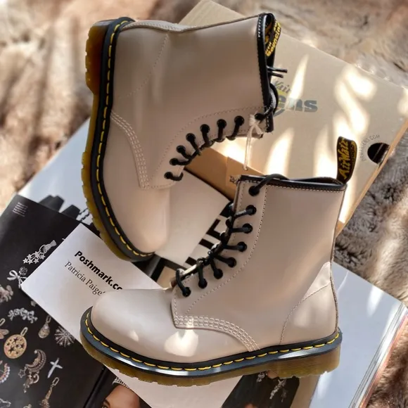 Dr. Martens 1460 Smooth Lace-Up Boots