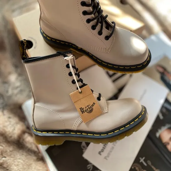 Dr. Martens 1460 Smooth Lace-Up Boots