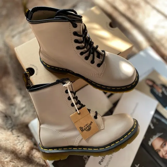 Dr. Martens 1460 Smooth Lace-Up Boots