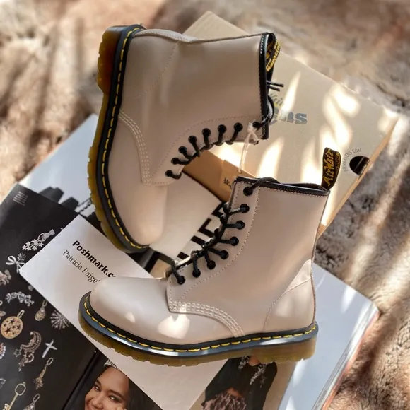 Dr. Martens 1460 Smooth Lace-Up Boots