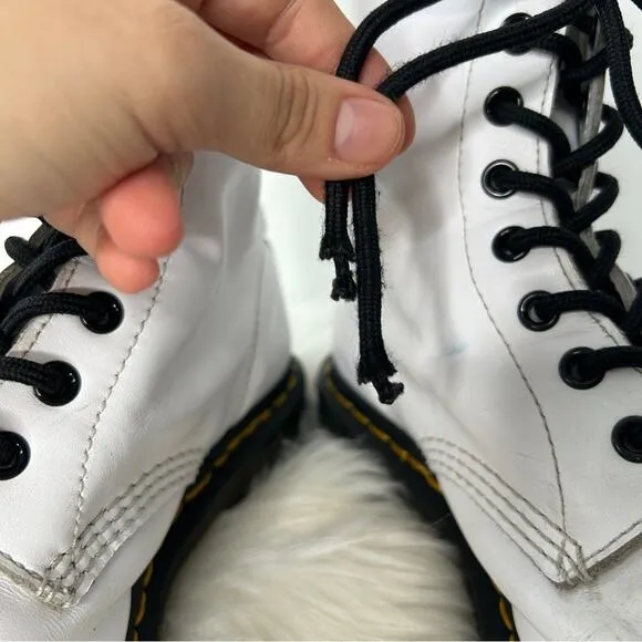 DR MARTENS 1460 White Smooth Leather Lace Up Boots Size 8 Grunge Punk Goth Alt