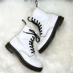 DR MARTENS 1460 White Smooth Leather Lace Up Boots Size 8 Grunge Punk Goth Alt