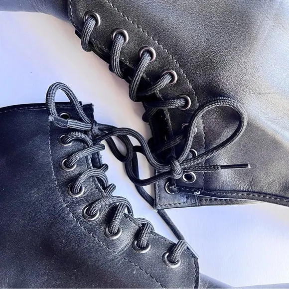 Dr. Martens 1460 Womens Nappa Genuine Leather Lace Up Boots MSRP$170 Pre-Owned