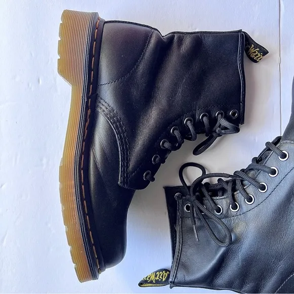 Dr. Martens 1460 Womens Nappa Genuine Leather Lace Up Boots MSRP$170 Pre-Owned