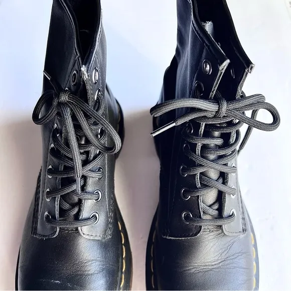 Dr. Martens 1460 Womens Nappa Genuine Leather Lace Up Boots MSRP$170 Pre-Owned
