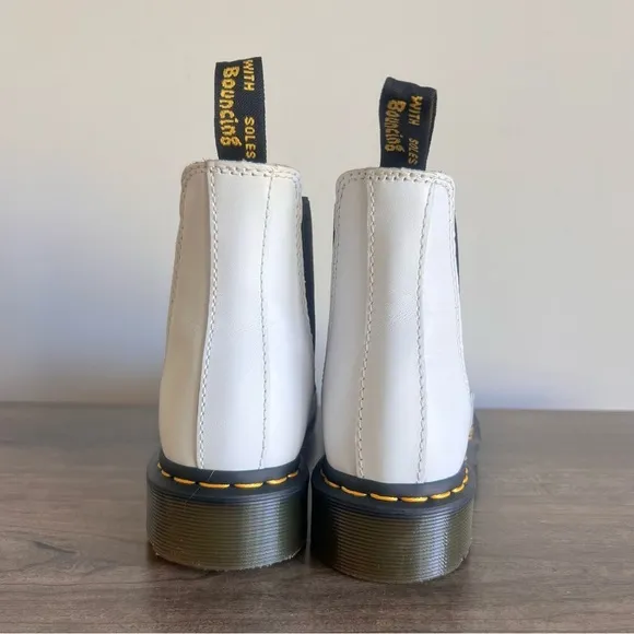Dr. Martens 2976 Softy T Smooth White Leather Women's Boot Size 6 SKU#24368