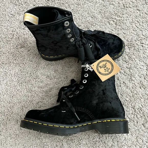 Dr. Martens Airwair Vegan 1460 Black Crushed Velvet Boots Womens 6