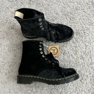 Dr. Martens Airwair Vegan 1460 Black Crushed Velvet Boots Womens 6