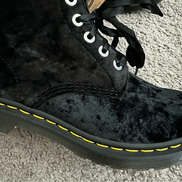 Dr. Martens Airwair Vegan 1460 Black Crushed Velvet Boots Womens 6