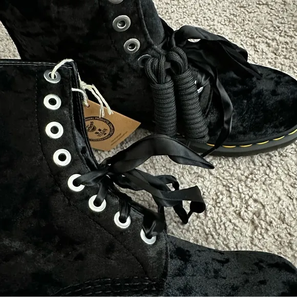 Dr. Martens Airwair Vegan 1460 Black Crushed Velvet Boots Womens 6