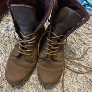 Dr. Martens Brown Leather Boots High-Top Design