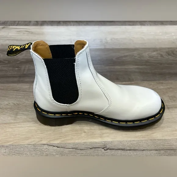 Dr Martens LEATHER CHELSEA BOOTS white size 7