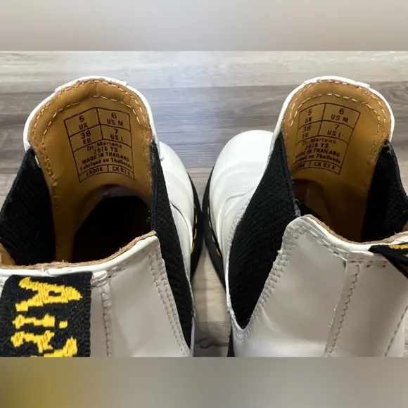 Dr Martens LEATHER CHELSEA BOOTS white size 7