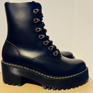 Dr Martens Leona Women's 7 Black Boots Vintage Smooth Leather Lug Platform Heels