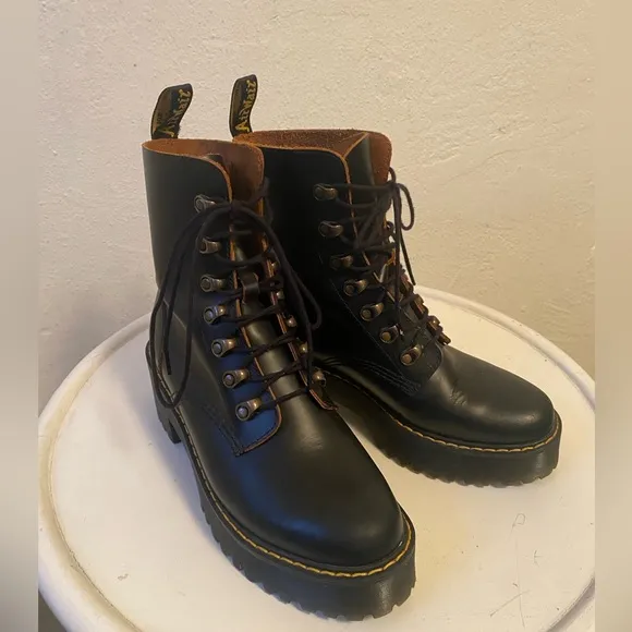 Dr. Martens Leona Women’s Vintage Heeled Boots Sz 8