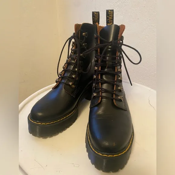 Dr. Martens Leona Women’s Vintage Heeled Boots Sz 8