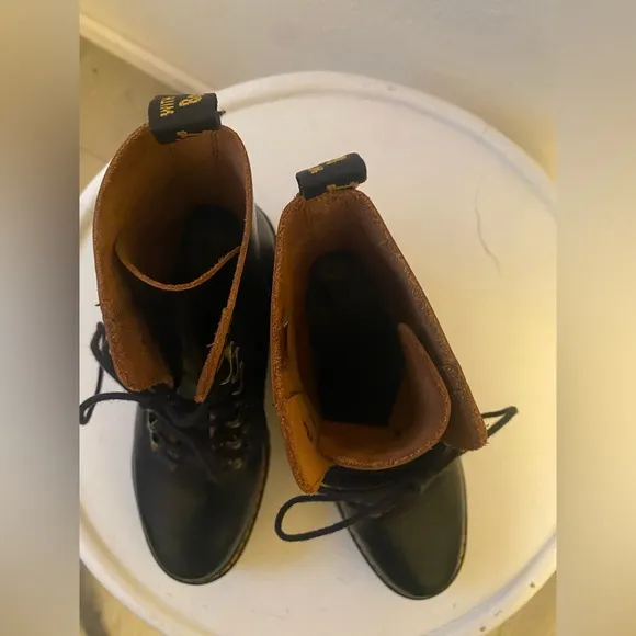 Dr. Martens Leona Women’s Vintage Heeled Boots Sz 8
