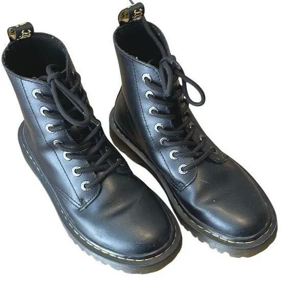 Dr. Martens Luana Smooth Leather Lace Up Combat Boots Women's 6 Black