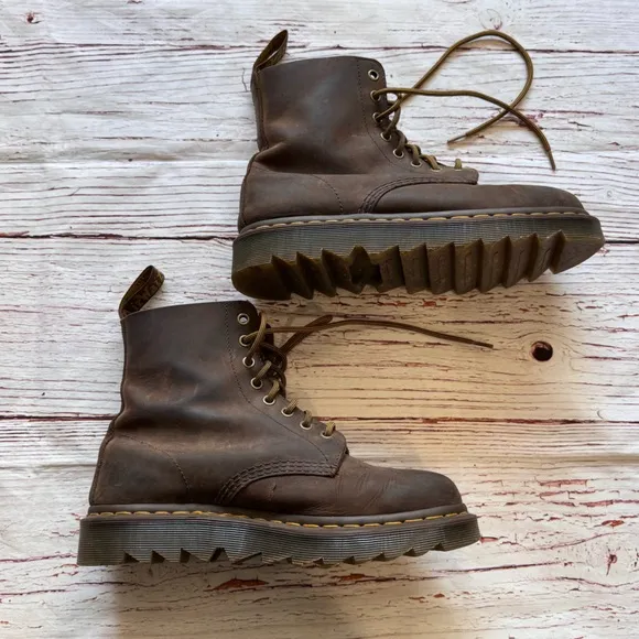 Dr Martens Pascal Ziggy 8-Eye Boots in Brown Crazy Horse Leather in Sz 8 Men